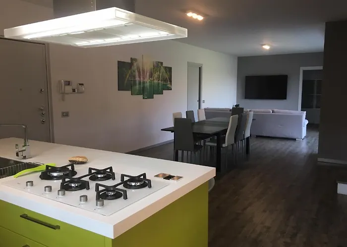 Arcobaleno ベッド・アンド・ブレックファスト Longone al Segrino