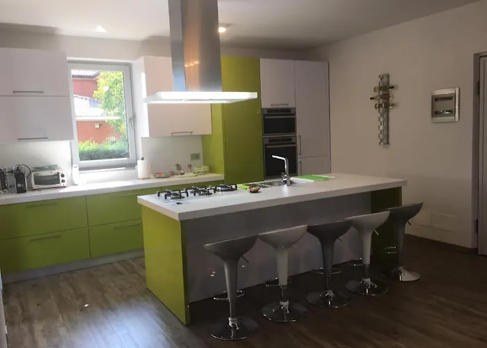 ベッド・アンド・ブレックファスト Arcobaleno Longone al Segrino